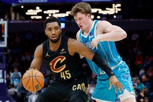 Mitchell scores 24 as Cavaliers use fast start to beat Hornets 94-87 image