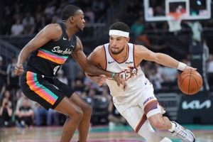 Phoenix Suns All-Star guard Devin Booker out at least 1 week with right hip strain image