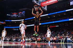 Streaking Hawks coming together at just the right time with a 7-game winning streak image