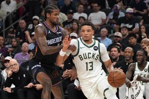 Ryan Rollins scores 26 points for Bucks in 108-105 win, sending Suns to 5th straight loss image