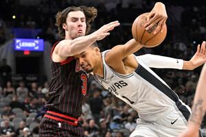 Wembanyama records fastest double-double in league history, fueling Spurs to 129-114 win over Bulls image