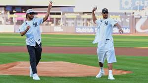 Knicks' Brunson, Hart throw out first pitches at Yankee Stadium image